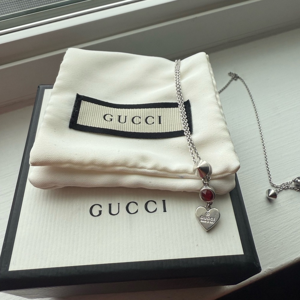 Gucci 925 Sterling Silver Red Heart Pendant Necklace with Box & Dustbag - Picture 2 of 11